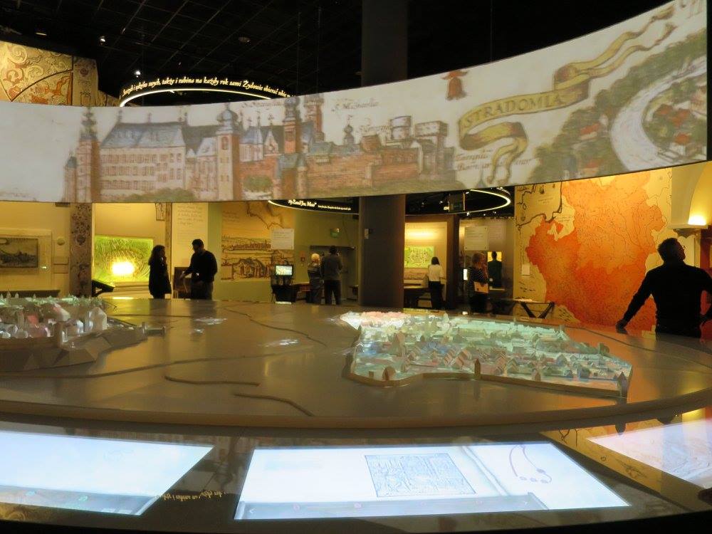 POLIN museum exhibit screens