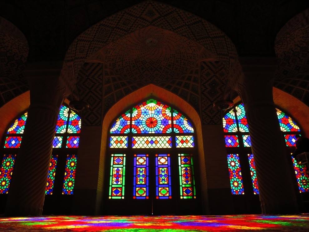 Nasir al-Mulk symmetry