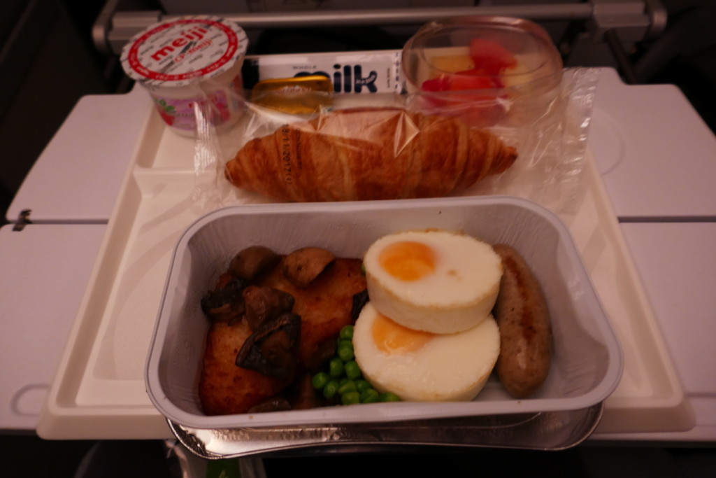 Finnair AY132 breakfast