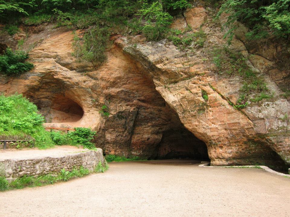 Gutman's cave